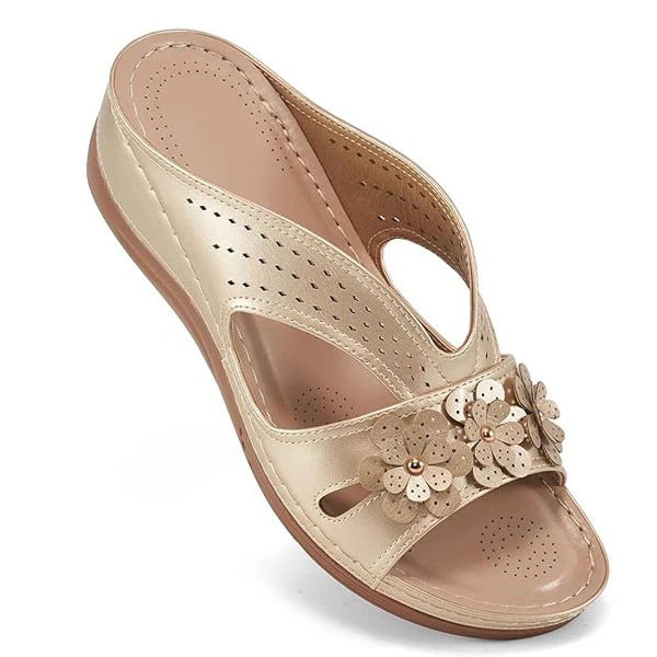 Wedge-heeled Thick-soled Hollow Rivet Flower Slippers
